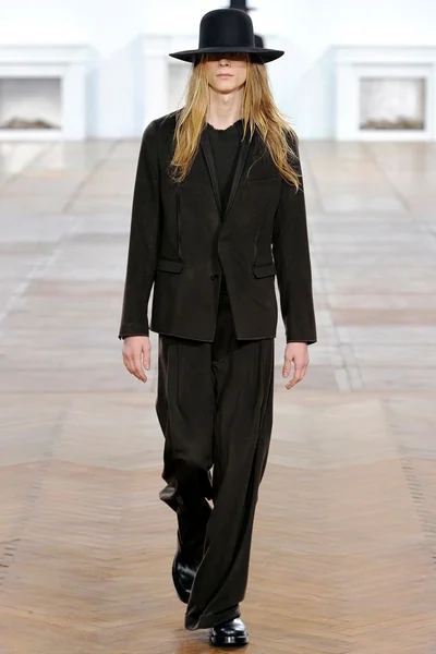 Look 2